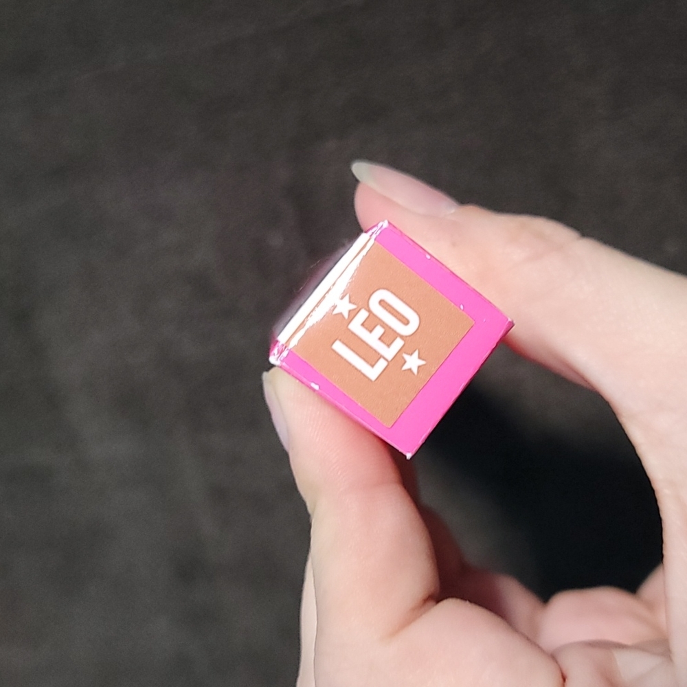 Lip liner